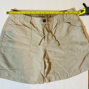 THE NORTH FACE KHAKI SHORTS